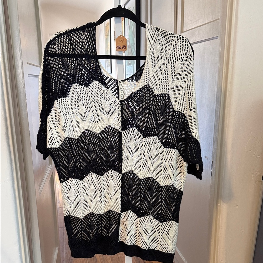 Chic Black and Cream Chevron Knit Top